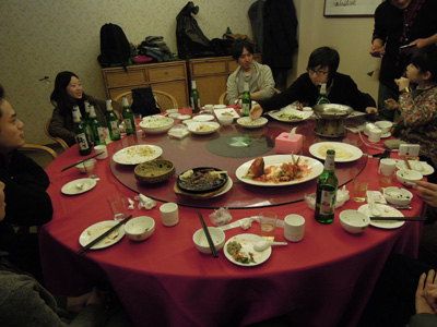 円卓は会話も弾みます!